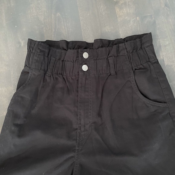 H&M High-waisted Paperbag shorts - Black - Picture 3 of 4